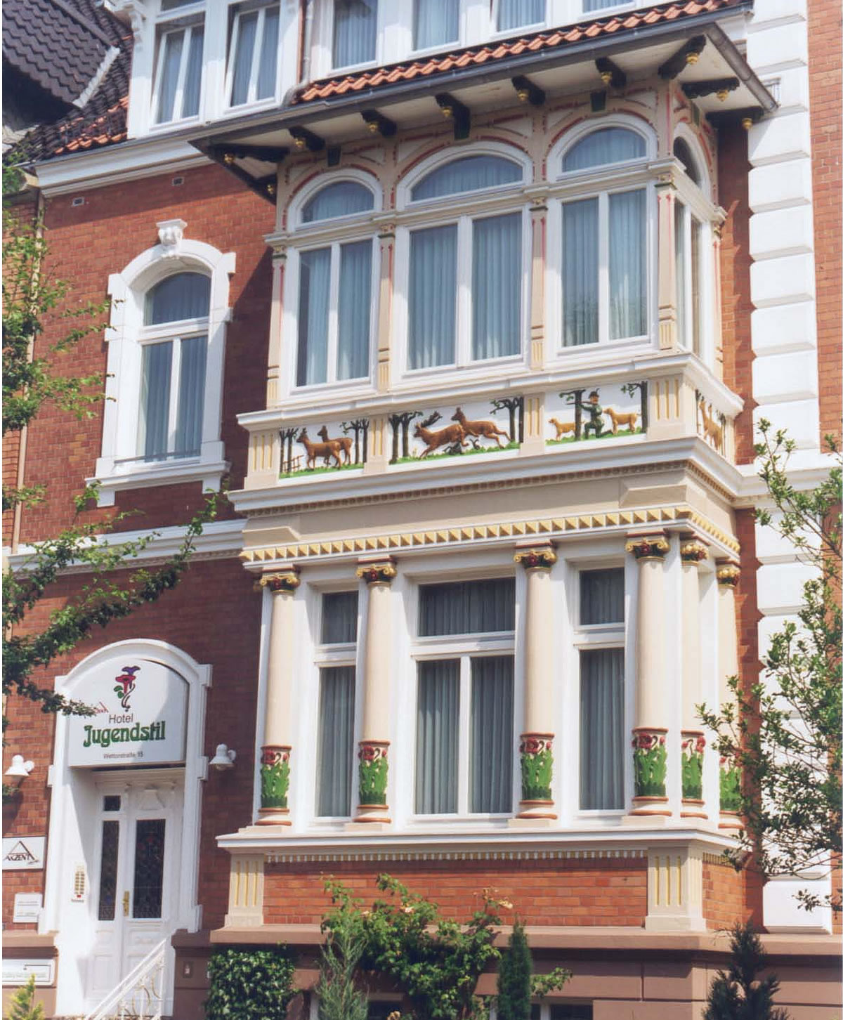 Maler Hameln und Malerarbeiten Hannover mit Balkonsanierung Springe und Betonsanierung Bad Pyrmont