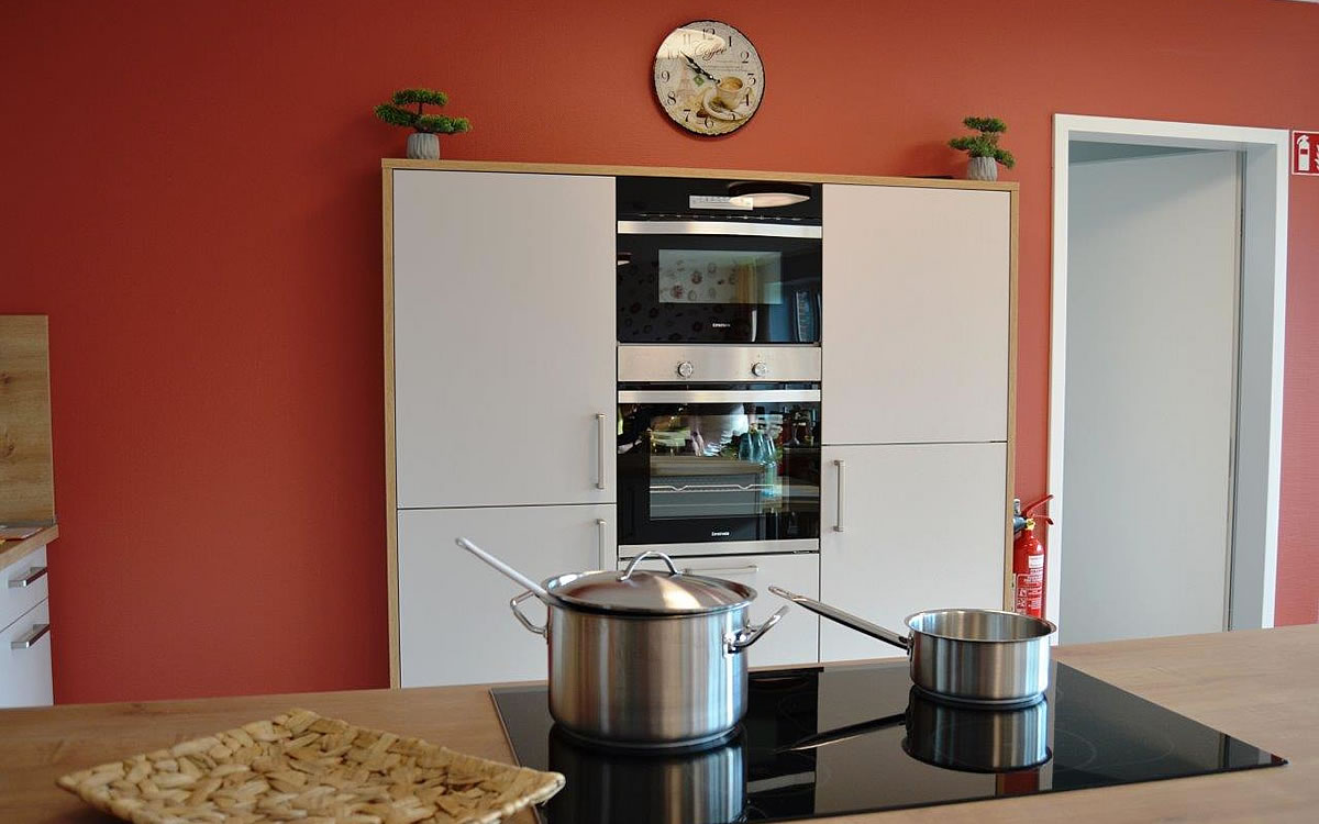 Maler Hameln und Malerarbeiten Hannover mit Balkonsanierung Springe und Betonsanierung Bad Pyrmont