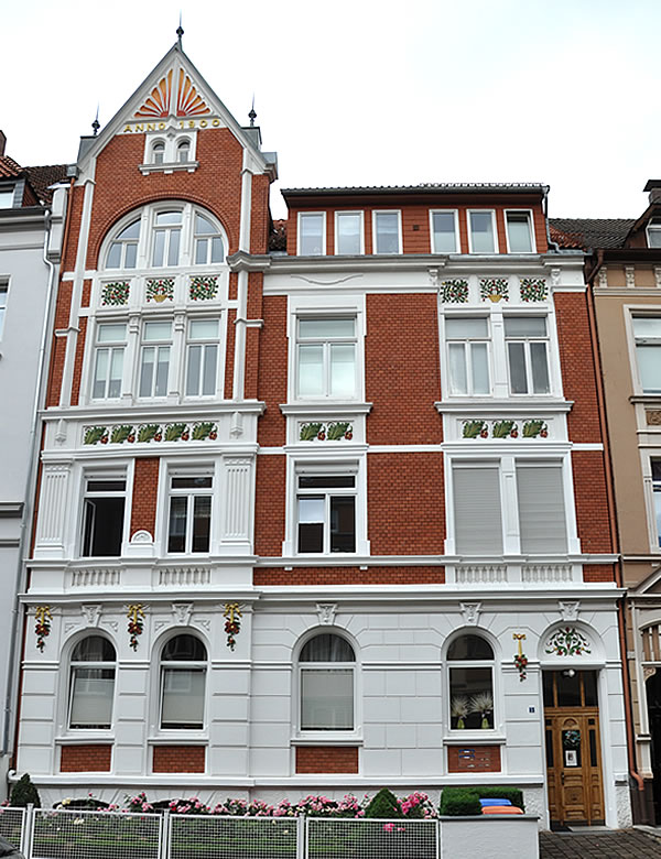 Maler Hameln und Malerarbeiten Hannover mit Balkonsanierung Springe und Betonsanierung Bad Pyrmont