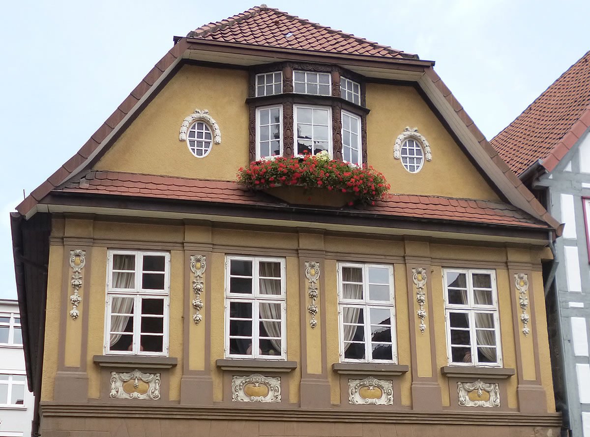 Maler Hameln und Malerarbeiten Hannover mit Balkonsanierung Springe und Betonsanierung Bad Pyrmont