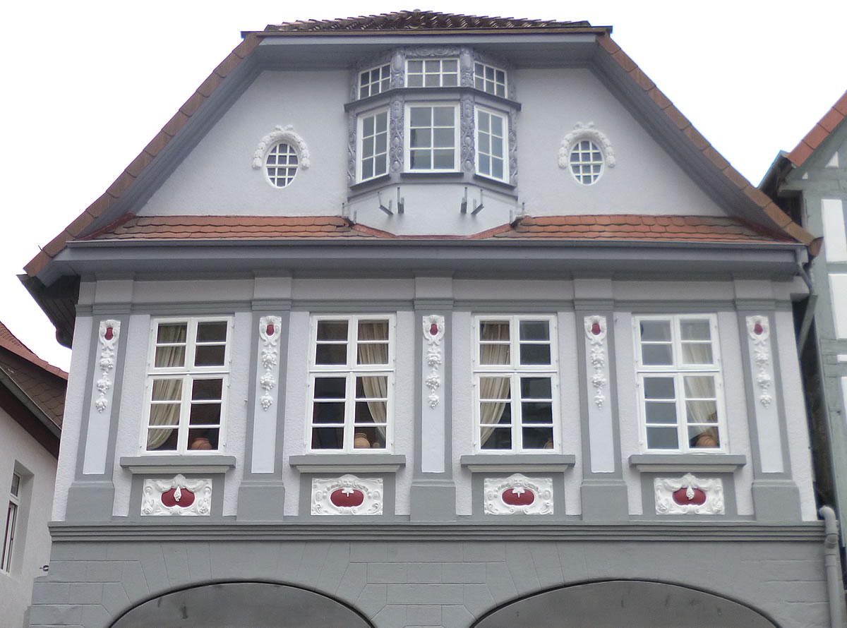 Maler Hameln und Malerarbeiten Hannover mit Balkonsanierung Springe und Betonsanierung Bad Pyrmont