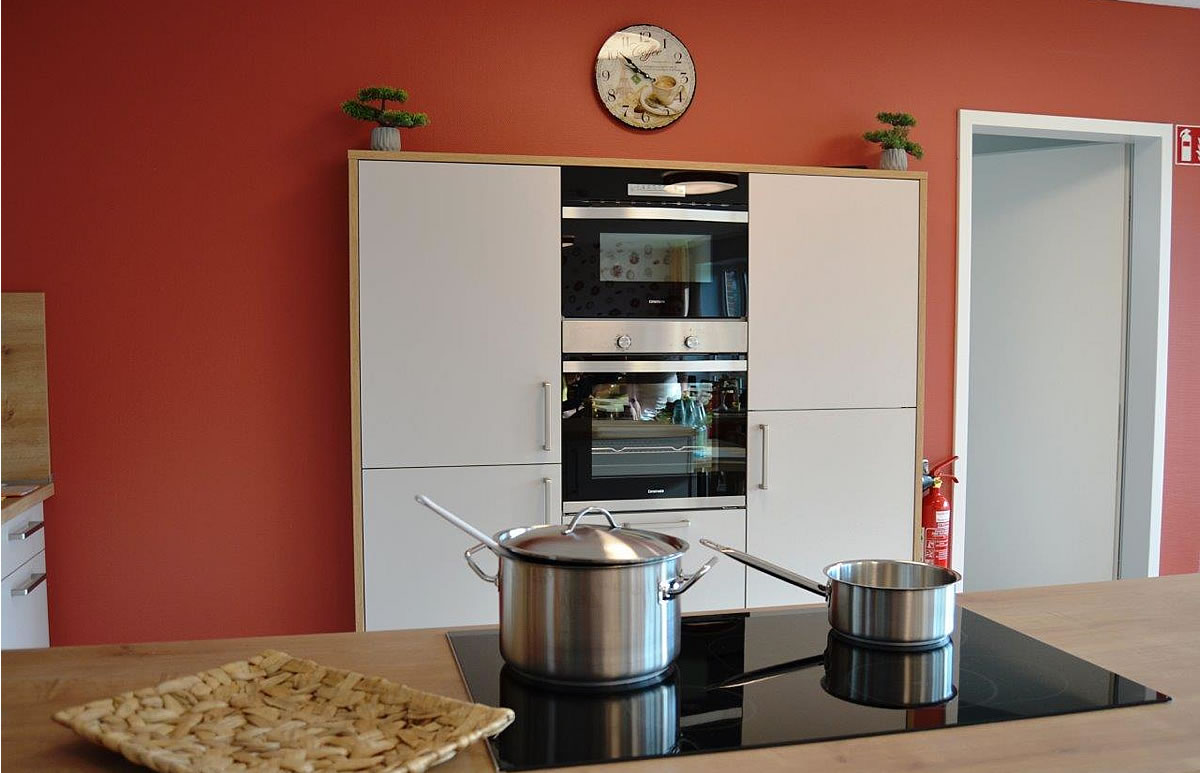 Maler Hameln und Malerarbeiten Hannover mit Balkonsanierung Springe und Betonsanierung Bad Pyrmont