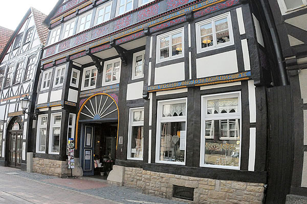 Maler Hameln und Malerarbeiten Hannover mit Balkonsanierung Springe und Betonsanierung Bad Pyrmont