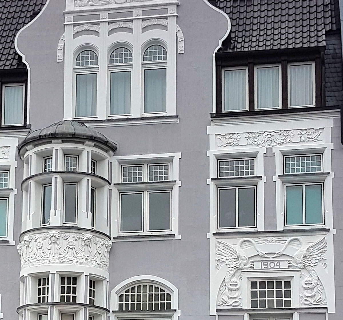 Maler Hameln und Malerarbeiten Hannover mit Balkonsanierung Springe und Betonsanierung Bad Pyrmont