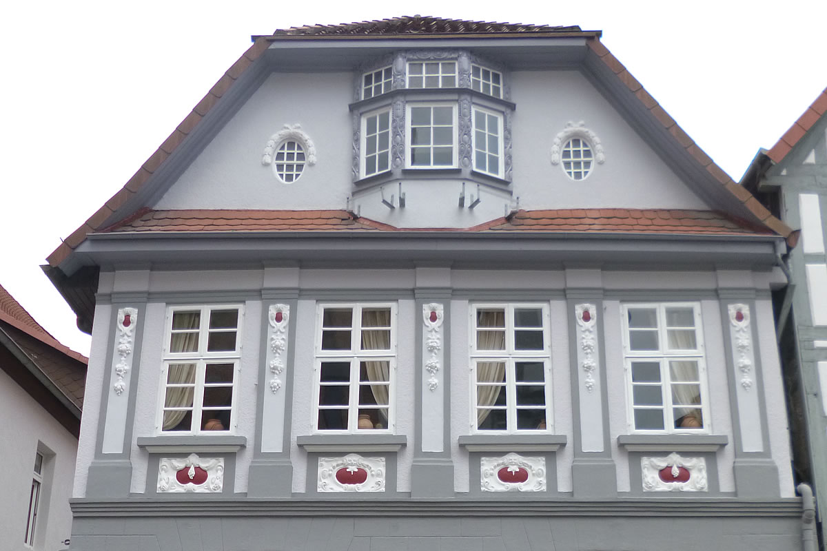 Maler Hameln und Malerarbeiten Hannover mit Balkonsanierung Springe und Betonsanierung Bad Pyrmont
