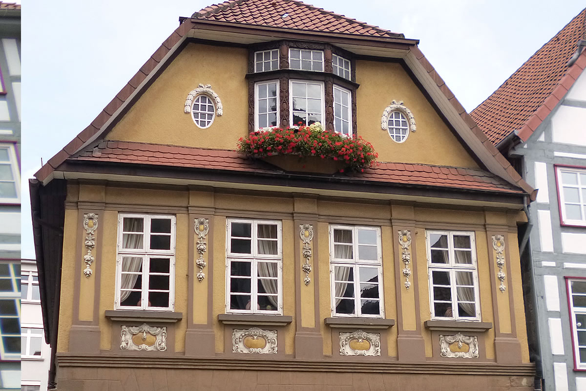 Maler Hameln und Malerarbeiten Hannover mit Balkonsanierung Springe und Betonsanierung Bad Pyrmont