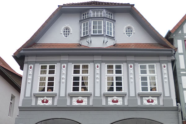 Maler Hameln und Malerarbeiten Hannover mit Balkonsanierung Springe und Betonsanierung Bad Pyrmont