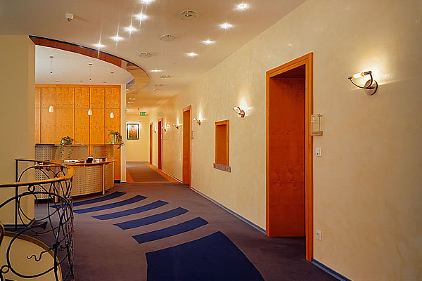 Maler Hameln und Malerarbeiten Hannover mit Balkonsanierung Springe und Betonsanierung Bad Pyrmont