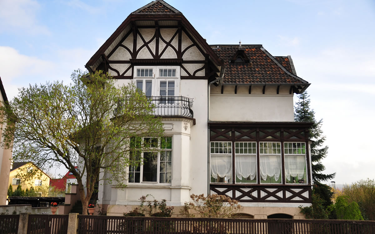 Maler Hameln und Malerarbeiten Hannover mit Balkonsanierung Springe und Betonsanierung Bad Pyrmont